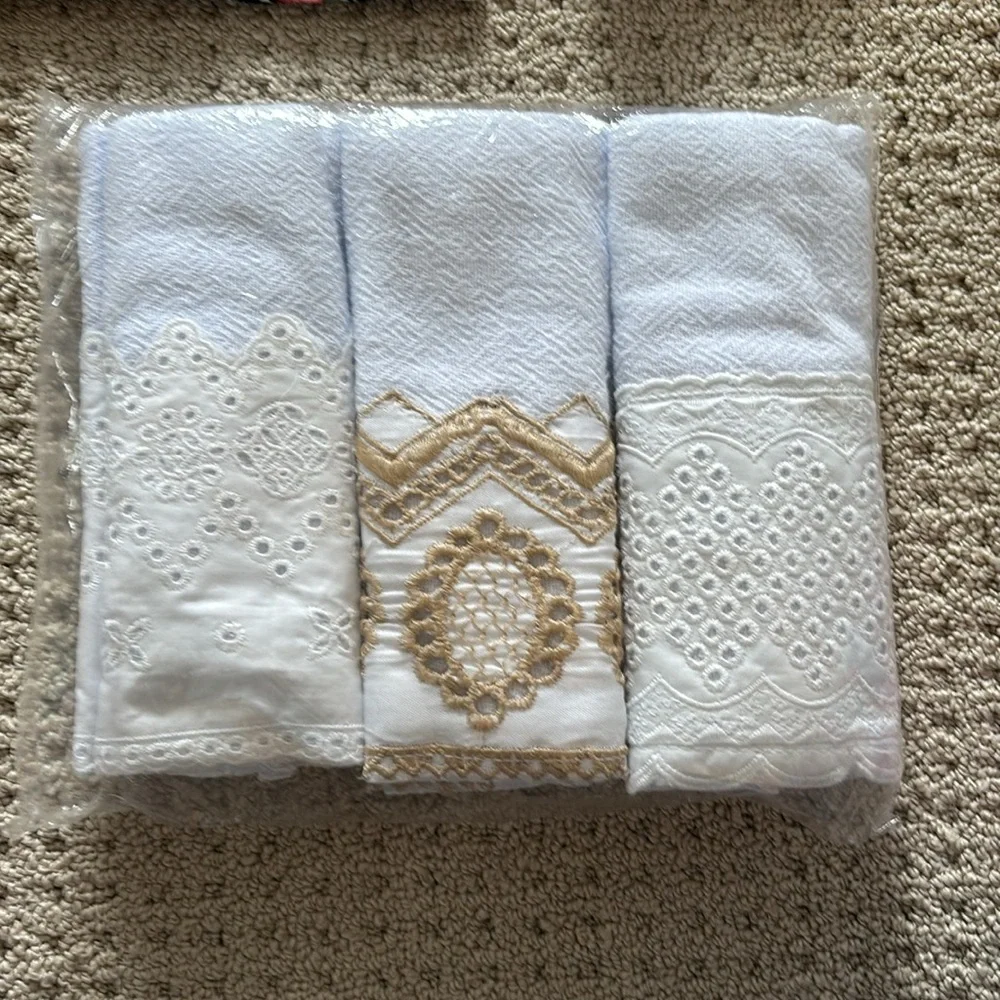 5x Never Been Used Hand Towels